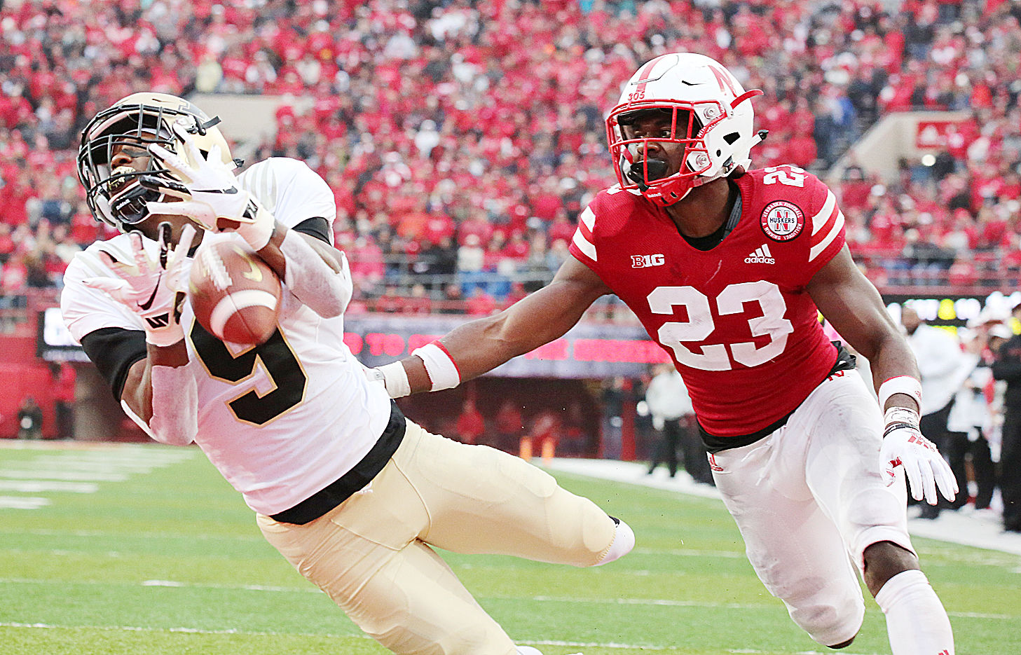 p10-01-18UNLfbPurdue7.jpg